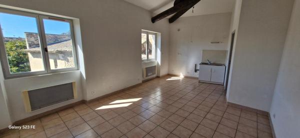 APPARTEMENT T2- CALME - BELLE HAUTEUR SOUS PLAFOND