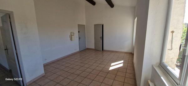 APPARTEMENT T2- CALME - BELLE HAUTEUR SOUS PLAFOND