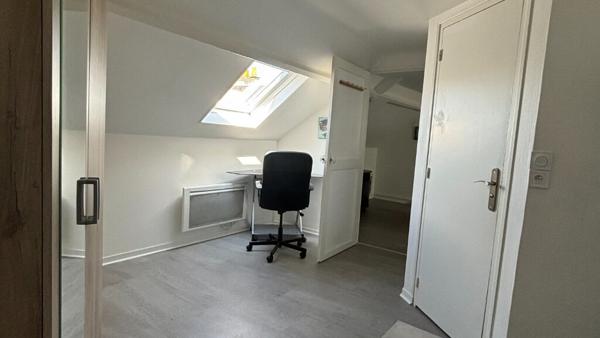 BEL APPARTEMENT MEUBLE ENTIEREMENT REFAIT A NEUF