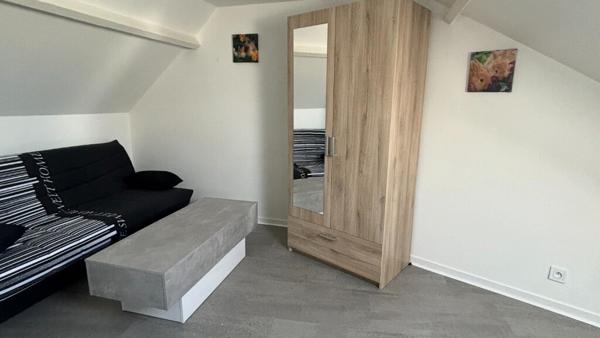 BEL APPARTEMENT MEUBLE ENTIEREMENT REFAIT A NEUF