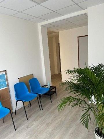 Divers à louer à Saint-Sylvestre-Cappel dans le Nord (59114), ref : S5388 place de l'église