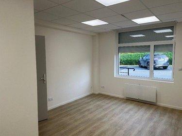 Divers à louer à Saint-Sylvestre-Cappel dans le Nord (59114), ref : S5388 place de l'église