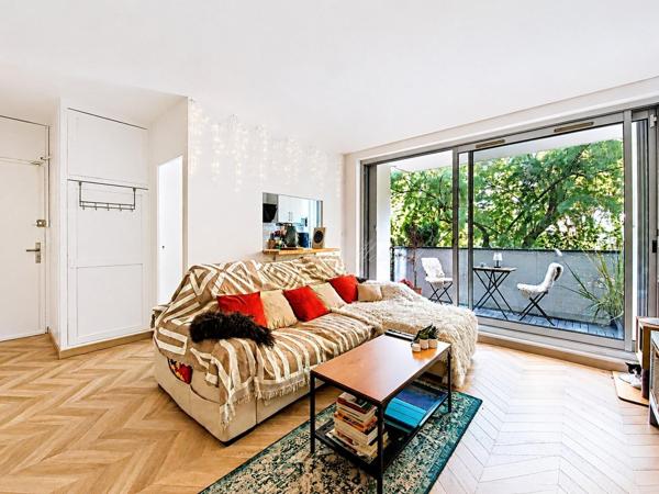 Appartement rénové de 3 pièces avec balcon