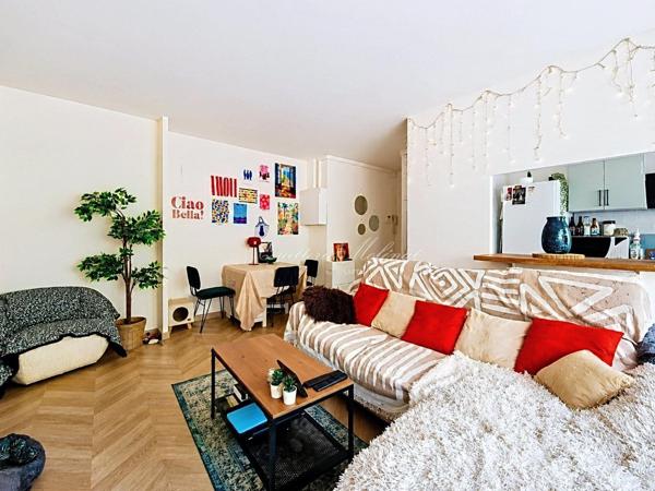 Appartement rénové de 3 pièces avec balcon