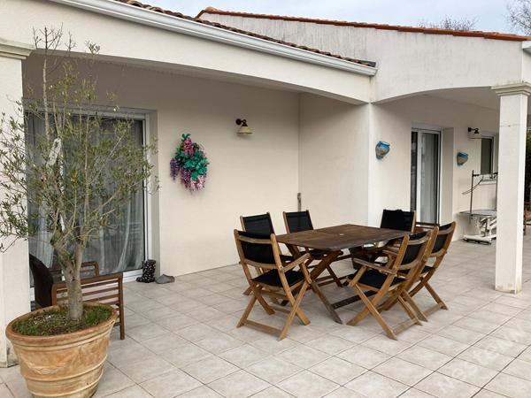 A vendre, à Médis, tout près de Royan, maison 149m²,3 chambres, garage, atelier, piscine