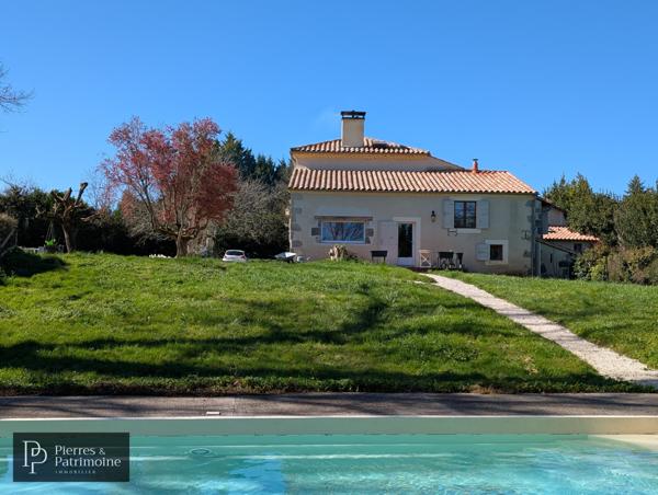 Moncrabeau (47600) Maison gasconne avec piscine, dépendances dans un joli parc