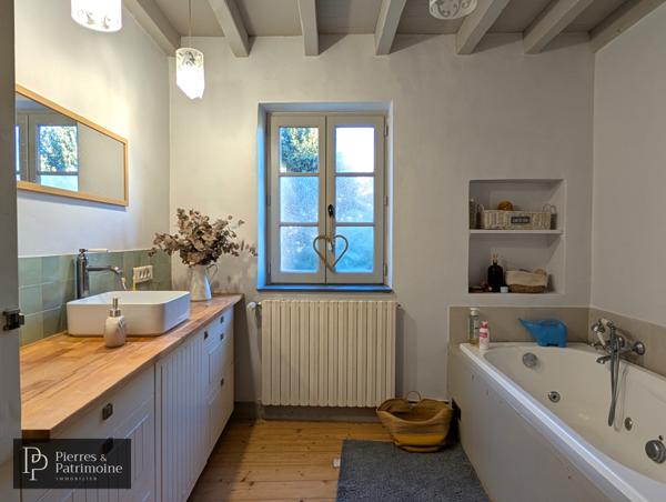 Moncrabeau (47600) Maison gasconne avec piscine, dépendances dans un joli parc