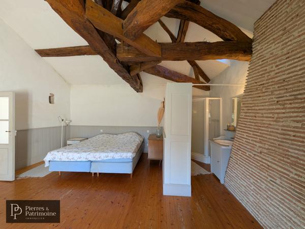 Moncrabeau (47600) Maison gasconne avec piscine, dépendances dans un joli parc