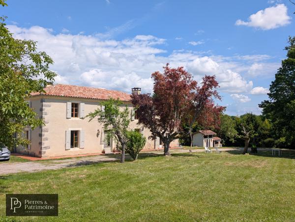 Moncrabeau (47600) Maison gasconne avec piscine, dépendances dans un joli parc