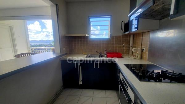 Appartement au 1er étage - 3 pièces avec terrasse et vue mer