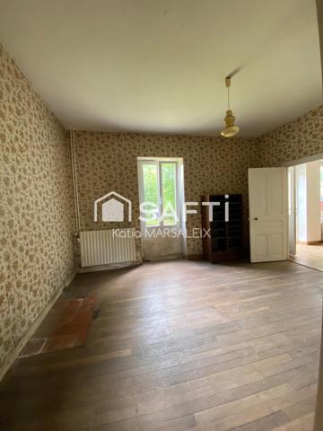 Maison à rénover avec 9686m² terrain constructible
