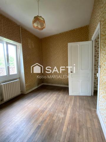 Maison à rénover avec 9686m² terrain constructible