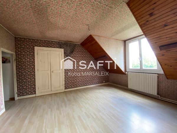 Maison à rénover avec 9686m² terrain constructible