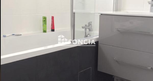 Location Appartement 4 pièces 74 m² - Saint-étienne-du-rouvray 76800