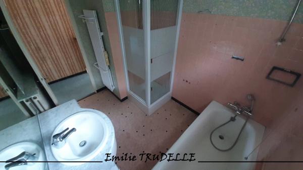 Dpt Sarthe (72), à vendre SAINT CALAIS maison P3, 1/2 chambres, terrain clos 483 m² et sous-sol
