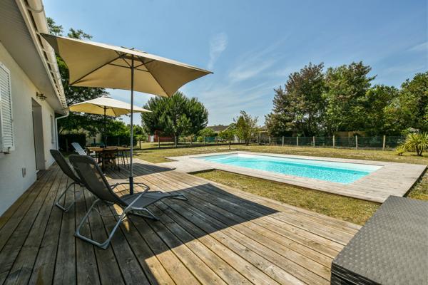 Biganos (33380) Villa 3 chambres + 1 bureau sur un terrain de 1 047 m2 avec pisc