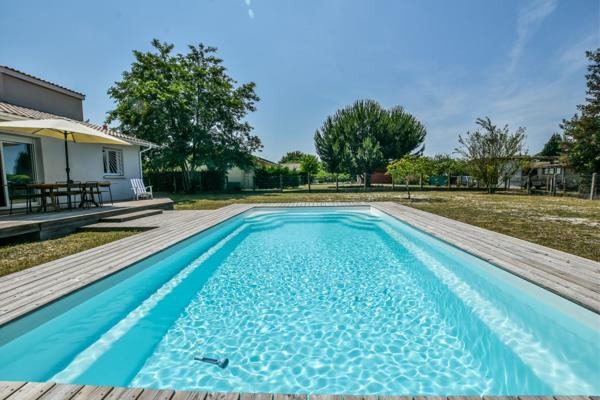 Biganos (33380) Villa 3 chambres + 1 bureau sur un terrain de 1 047 m2 avec pisc