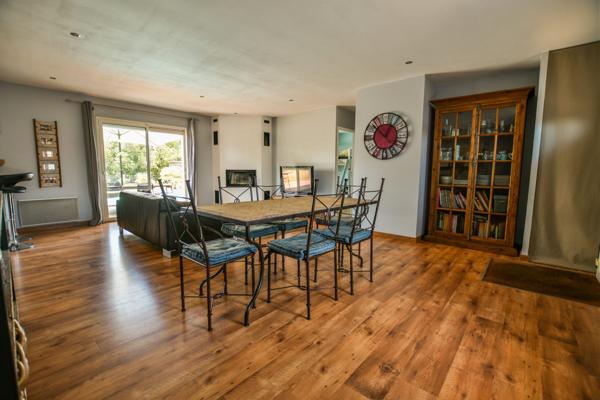 Biganos (33380) Villa 3 chambres + 1 bureau sur un terrain de 1 047 m2 avec pisc