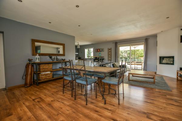 Biganos (33380) Villa 3 chambres + 1 bureau sur un terrain de 1 047 m2 avec pisc