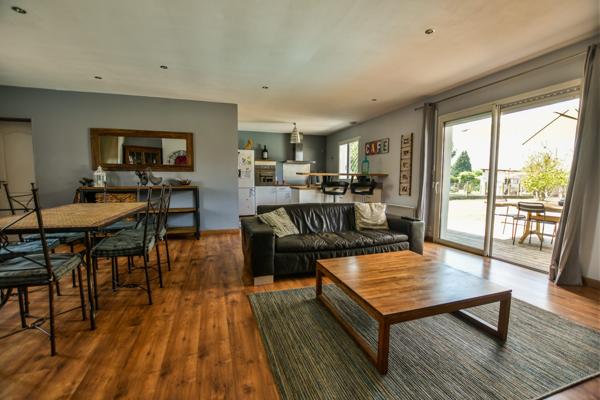 Biganos (33380) Villa 3 chambres + 1 bureau sur un terrain de 1 047 m2 avec pisc