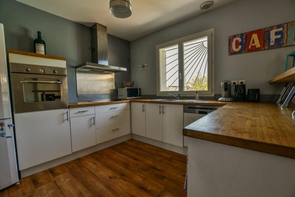 Biganos (33380) Villa 3 chambres + 1 bureau sur un terrain de 1 047 m2 avec pisc