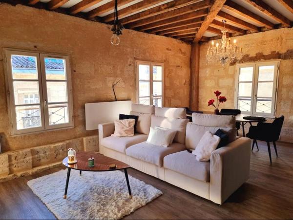 Charme et tranquillité au dernier étage, en plein centre de Bordeaux