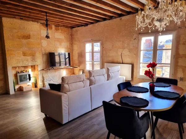 Charme et tranquillité au dernier étage, en plein centre de Bordeaux