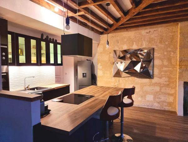 Charme et tranquillité au dernier étage, en plein centre de Bordeaux