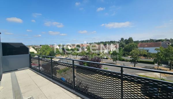 A VENDRE APPARTEMENT 3 PIÈCES DERNIER ÉTAGE AVEC TERRASSE PLEIN SUD-OUEST À CHILLY-MAZARIN