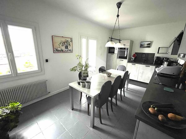 Maison de maître- Vie de plain pied - 8 pièces -327.56 m2 - jardin - Garage