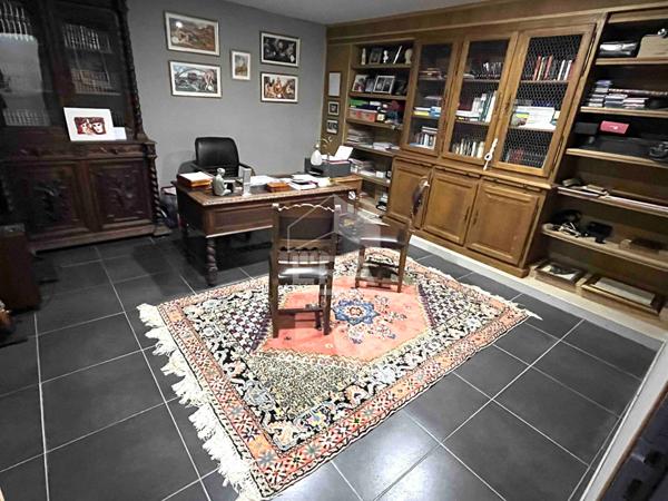 Maison de maître- Vie de plain pied - 8 pièces -327.56 m2 - jardin - Garage