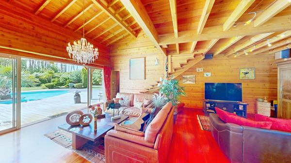 Propriété 202 m² avec parc de 4800 m², piscine et double garage