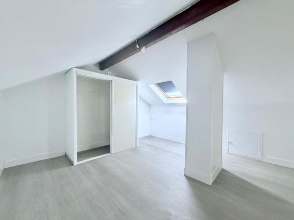 A CUFFIES 02, MAISON EN PIERRE DE 82 M2 AVEC DÉPENDANCE ET CAVE SUR SON TERRAIN DE 495 M2.