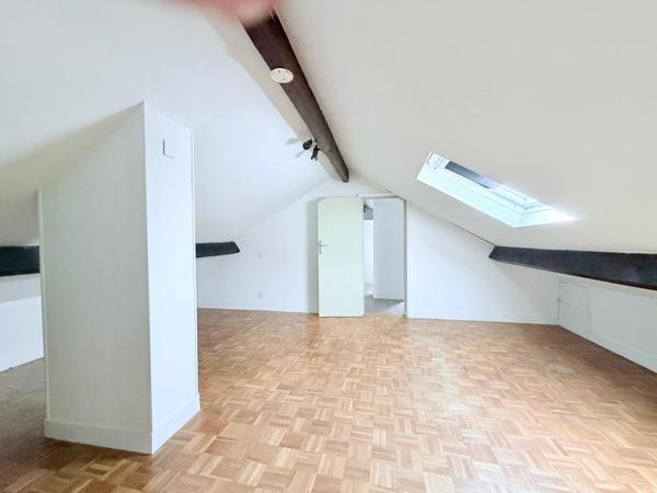 A CUFFIES 02, MAISON EN PIERRE DE 82 M2 AVEC DÉPENDANCE ET CAVE SUR SON TERRAIN DE 495 M2.