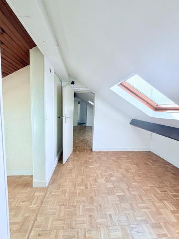 A CUFFIES 02, MAISON EN PIERRE DE 82 M2 AVEC DÉPENDANCE ET CAVE SUR SON TERRAIN DE 495 M2.