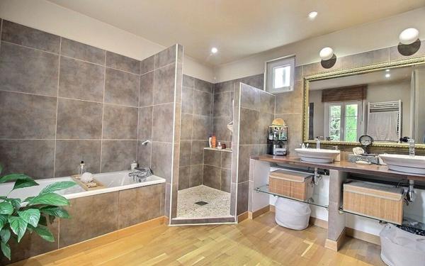 Maison à vendre    5 pièces •  Carpentras