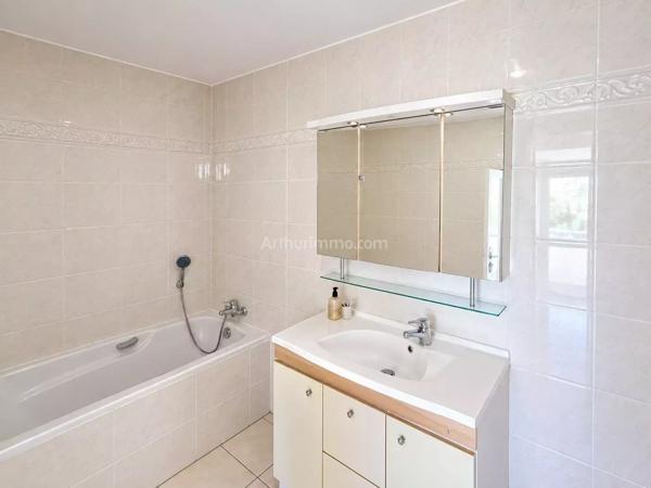 Vente                                                      Appartement
                        
                     2 pièces                      65 m2                     à Colmar
