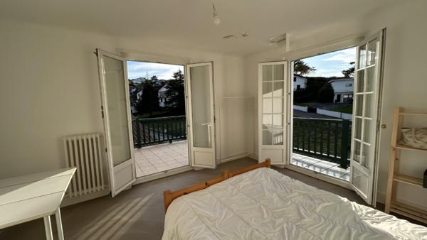 Appartement
                                                                                                                                                                                                                                                                                                                        4 pièce(s)                                                                                                                                                                                                          3 chambre(s)                                                                                                                                                                                                          82.6  m²