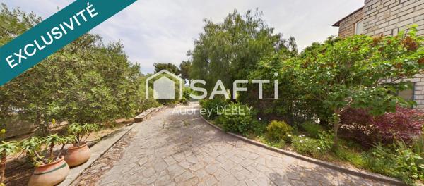 L'EXCEPTION PREND TOUT SON SENS LORSQU'UNE ADRESSE RÉUNIT EMPLACEMENT, VUE ET PATRIMOINE. SANARY-SUR-MER