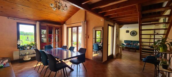 Maison Clisson 6 P . 3 Chs . Bureau . Atelier . 143.5 M² . T 982 M² . Double garage . Cave