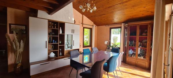 Maison Clisson 6 P . 3 Chs . Bureau . Atelier . 143.5 M² . T 982 M² . Double garage . Cave