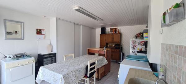 Maison Clisson 6 P . 3 Chs . Bureau . Atelier . 143.5 M² . T 982 M² . Double garage . Cave