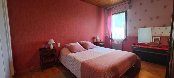 Maison Clisson 6 P . 3 Chs . Bureau . Atelier . 143.5 M² . T 982 M² . Double garage . Cave