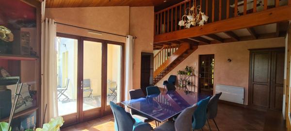 Maison Clisson 6 P . 3 Chs . Bureau . Atelier . 143.5 M² . T 982 M² . Double garage . Cave