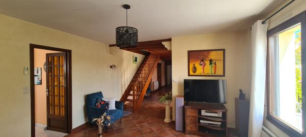 Maison Clisson 6 P . 3 Chs . Bureau . Atelier . 143.5 M² . T 982 M² . Double garage . Cave