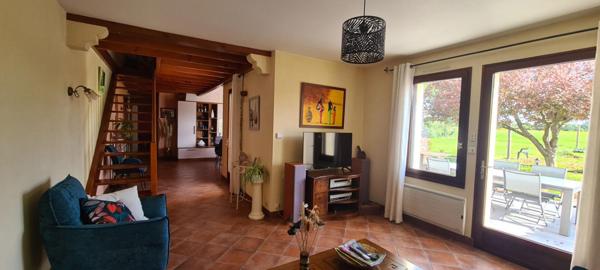Maison Clisson 6 P . 3 Chs . Bureau . Atelier . 143.5 M² . T 982 M² . Double garage . Cave