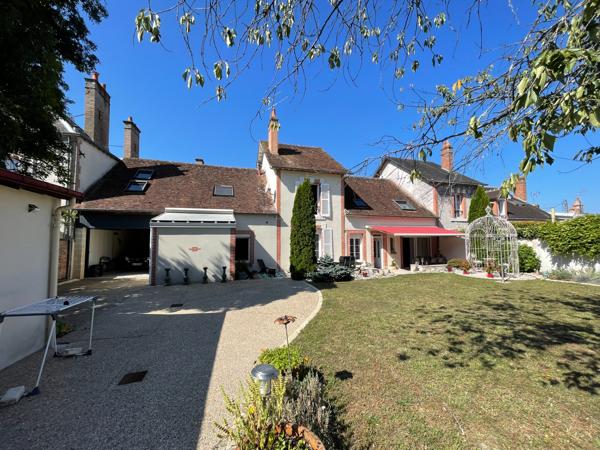 Maison 11 pièces 279.07 m2