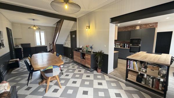 Maison 11 pièces 279.07 m2