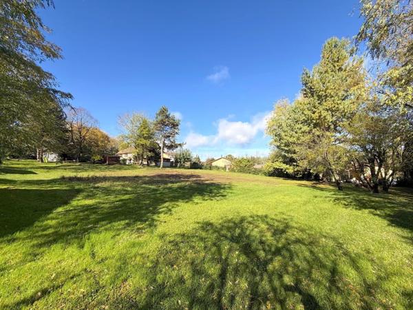 Vente Terrain 1200 m2 à Saint-Victor-de-Morestel