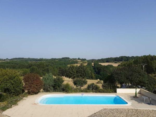 Maison contemporaine - Saint-cyprien Maison 3 chambres avec grand terrain, piscine et Belle Vue.
